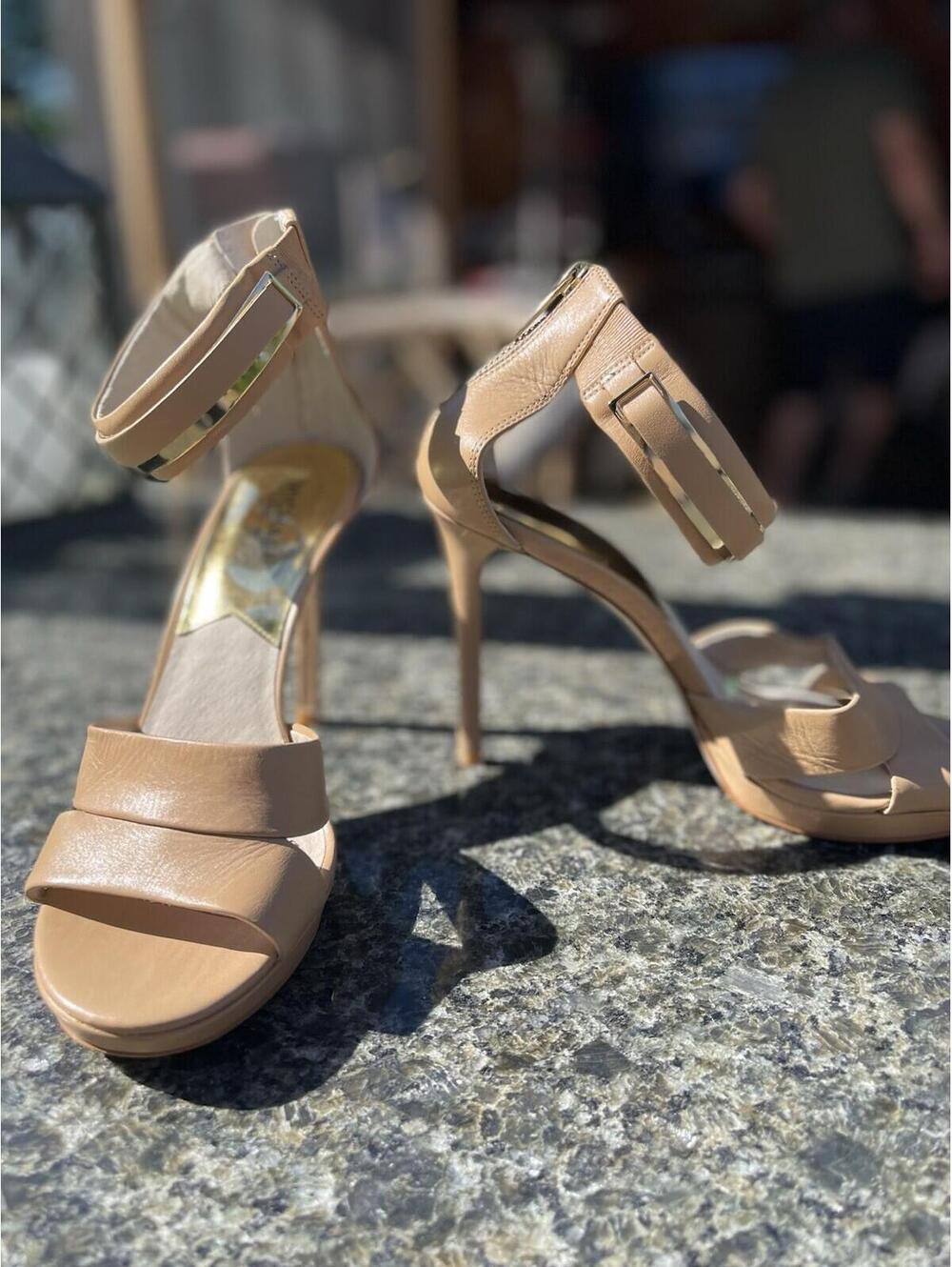 Michael Kors Nude Leather Sandal Ankle Strap Gold Back Zip Heel Women's 8 - Picture 1 of 8
